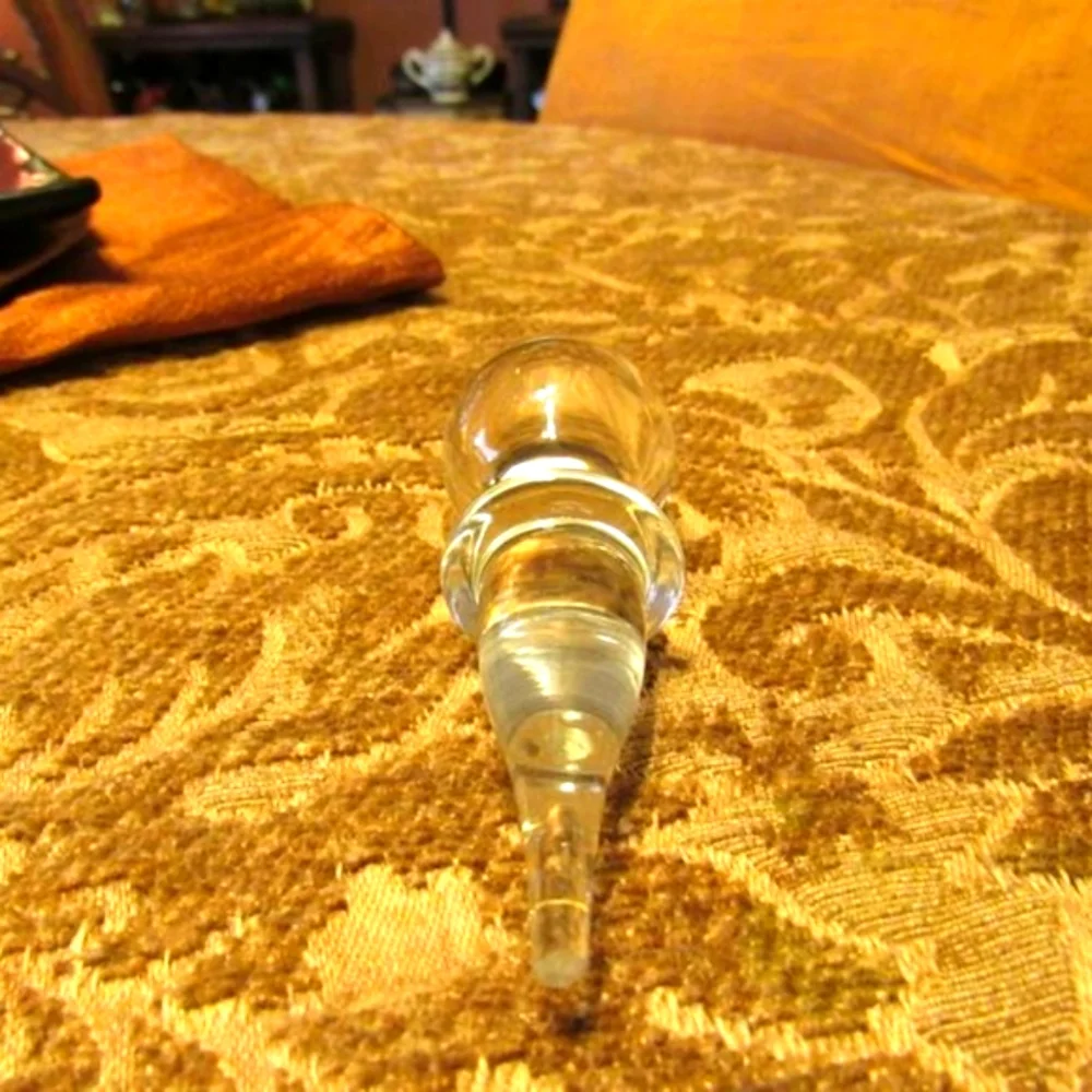 🔸🌷🔸Lovely Vtg Glass Pyramid Spiral Perfume Bottle & Cream Silk Tassel Accent - Picture 7 of 8
